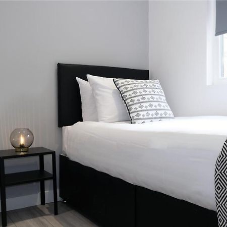 The Kop End Hotel By Serviced Living Ливърпул Екстериор снимка