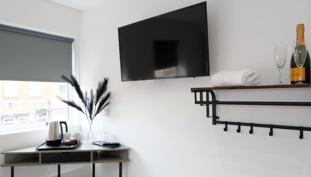 The Kop End Hotel By Serviced Living Ливърпул Екстериор снимка