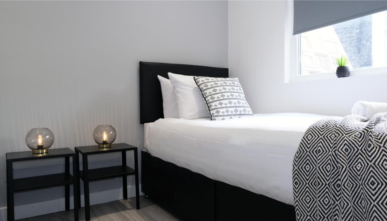 The Kop End Hotel By Serviced Living Ливърпул Екстериор снимка