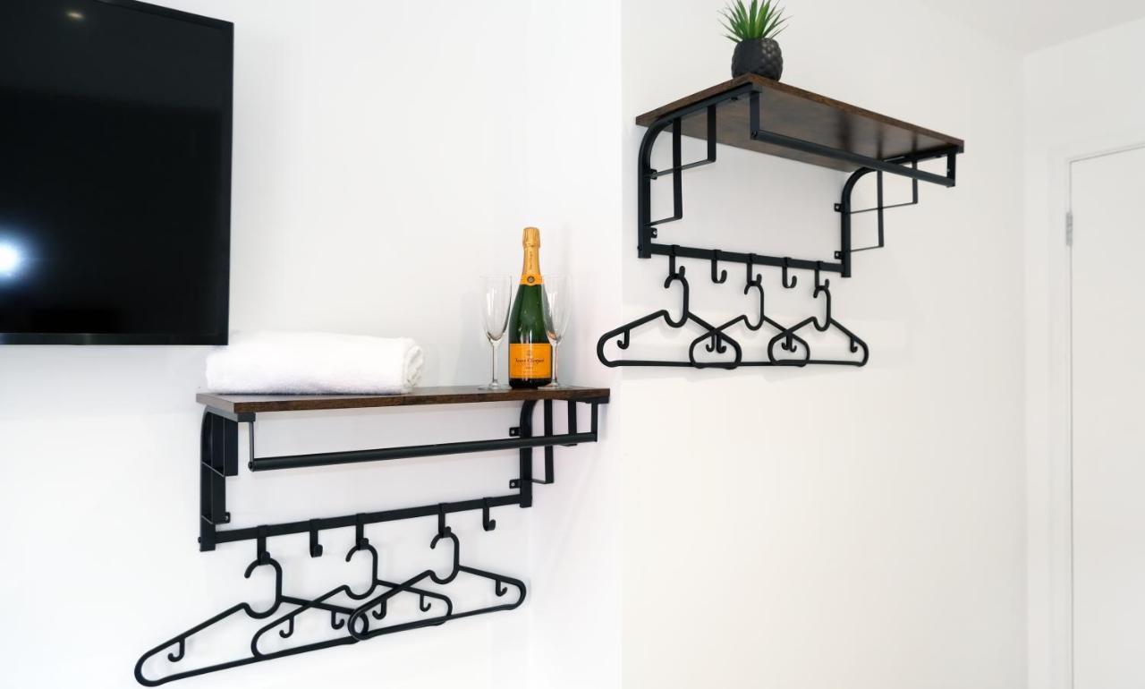 The Kop End Hotel By Serviced Living Ливърпул Екстериор снимка