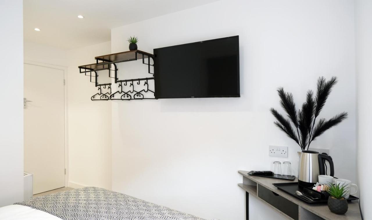 The Kop End Hotel By Serviced Living Ливърпул Екстериор снимка